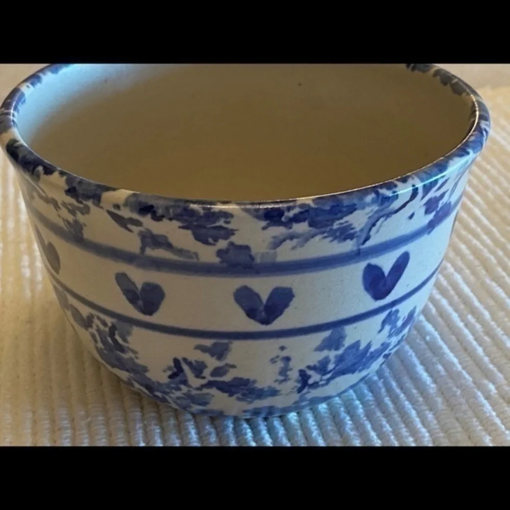 VTG. SPONGE WARE BOWL  BLUE AND WHITE